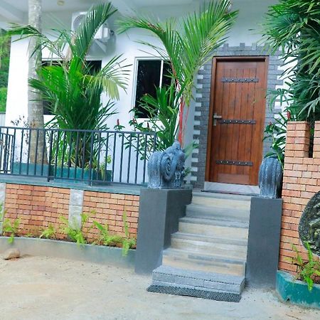 Star Rain Tour Inn Ratnapura Dış mekan fotoğraf